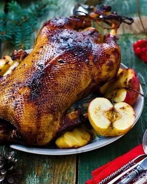 Фаршированный гусь с яблоками