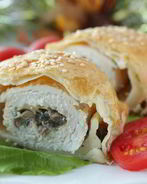 Фаршированные куриные грудки в слоеном тесте