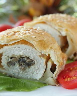 Фаршированные куриные грудки в слоеном тесте