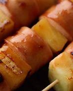 Гавайский гриль с куриными колбасками