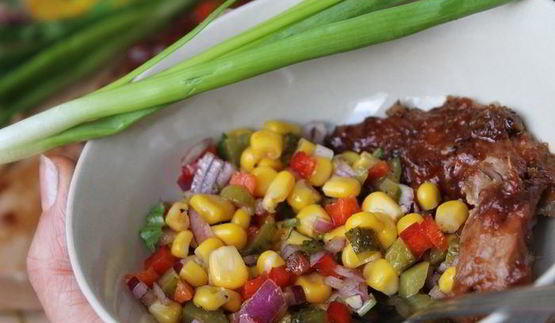 глазированная свинина с кукурузным салатом