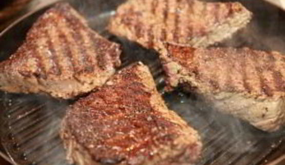 говядина на сковороде гриль