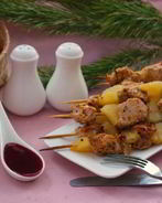 Индейка с ананасами на шпажках