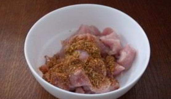 индейка с ананасами на шпажках