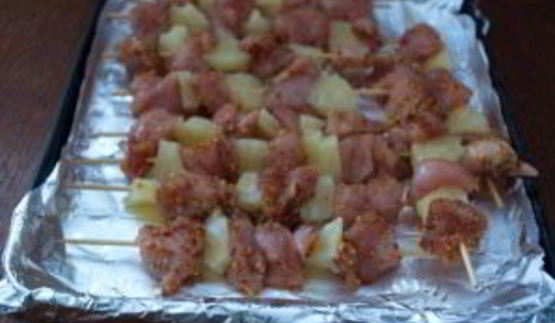 индейка с ананасами на шпажках