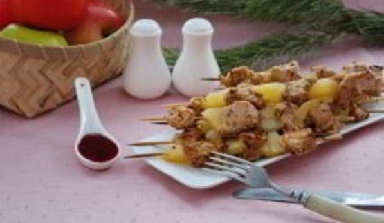 индейка с ананасами на шпажках