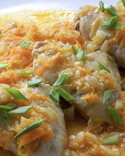 Рецепт куриных крылышек в сметанно-чесночном соусе