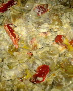 Куриные желудочки, шампиньоны и вяленые овощи