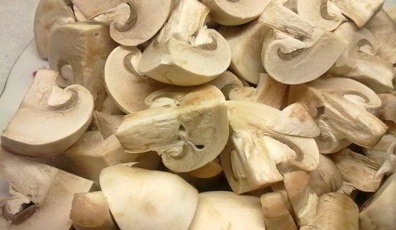 куриные желудочки, шампиньоны и вяленые овощи