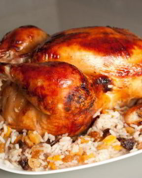 Курица, фаршированная рисом и сухофруктами