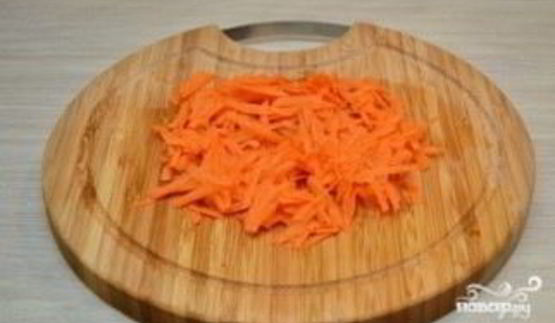 курица с рисовой лапшой и соевым соусом