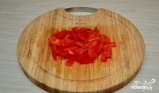 курица с рисовой лапшой и соевым соусом