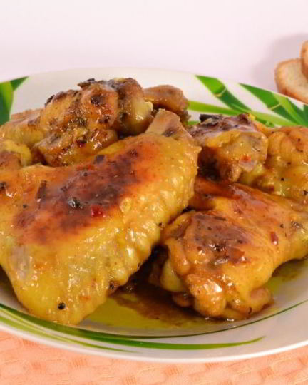 Рецепт острых куриных крылышек запеченных с карри и медом в мультиварке