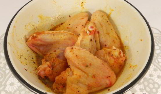 острые куриные крылышки запеченные с карри и медом в мультиварке