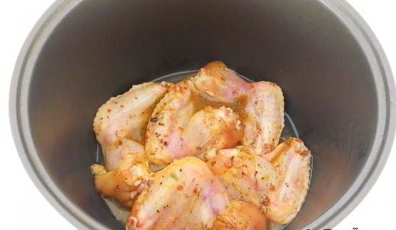 острые куриные крылышки запеченные с карри и медом в мультиварке