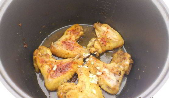 острые куриные крылышки запеченные с карри и медом в мультиварке