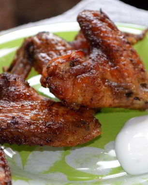 Пикантные запеченые крылья с соусом ранч