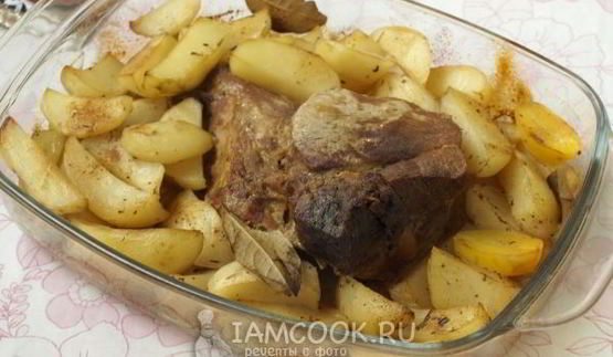 свиная лопатка в духовке с картошкой