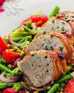 Свиная вырезка, запеченная в беконе