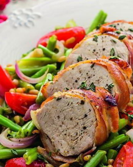 Рецепт свиной вырезки, запеченной в беконе