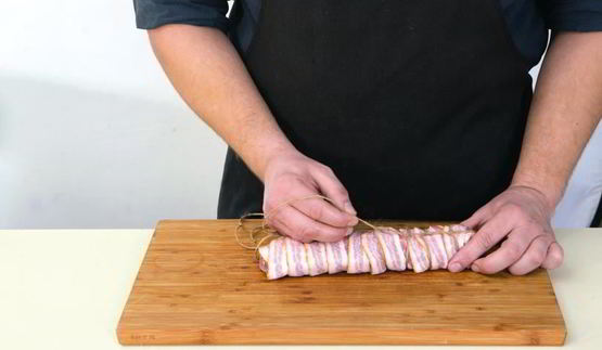 свиная вырезка, запеченная в беконе