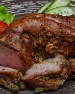 Свинина запеченная с помидорами и оливками