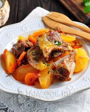 Тушеные говяжьи ребра с картошкой