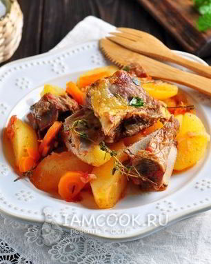 Тушеные говяжьи ребра с картошкой