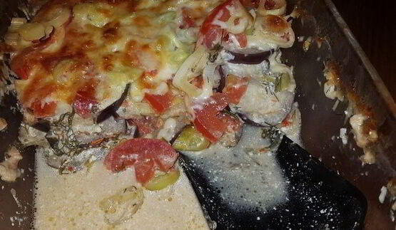 баклажаны с помидорами, запеченные в сырном соусе