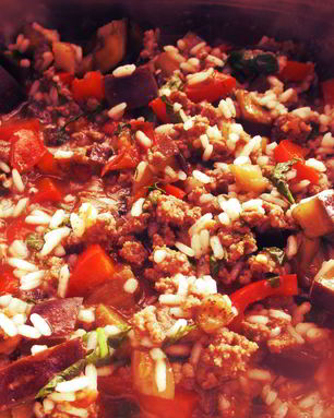 Баклажаны, тушеные с фаршем и рисом