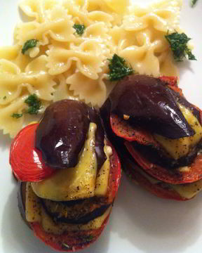 Баклажаны, запеченные с сыром фета и помидорами