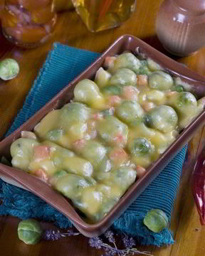 Брюссельская капуста на пару с соусом