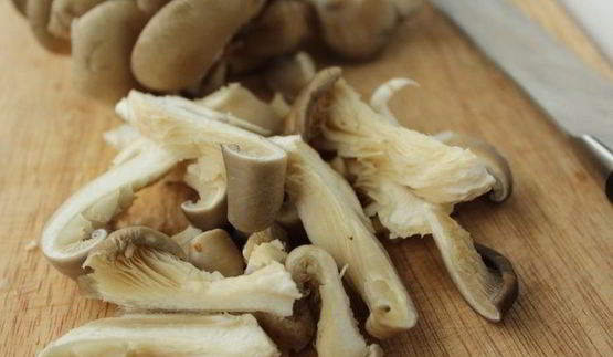 чап-чой с креветками, грибами и стручковой фасолью