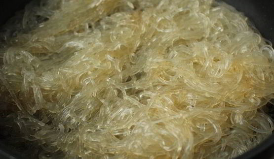 чап-чой с креветками, грибами и стручковой фасолью