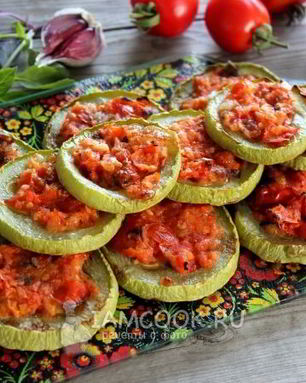 Кабачки с помидорами и чесноком в духовке