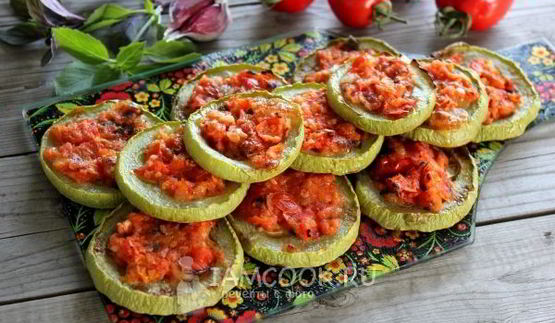 кабачки с помидорами и чесноком в духовке