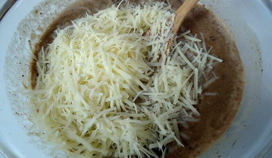 картофель, фаршированный с сырно-грибным соусом