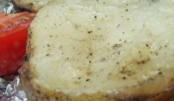 картофель в фольге с маслом на углях