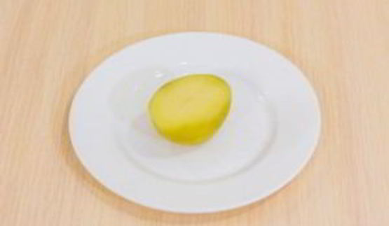 картофель, запеченный с перепелиными яйцами