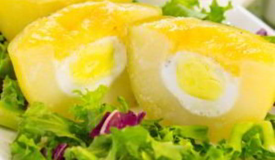 картофель, запеченный с перепелиными яйцами