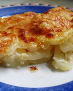 Картошка, запеченная под сыром в духовке