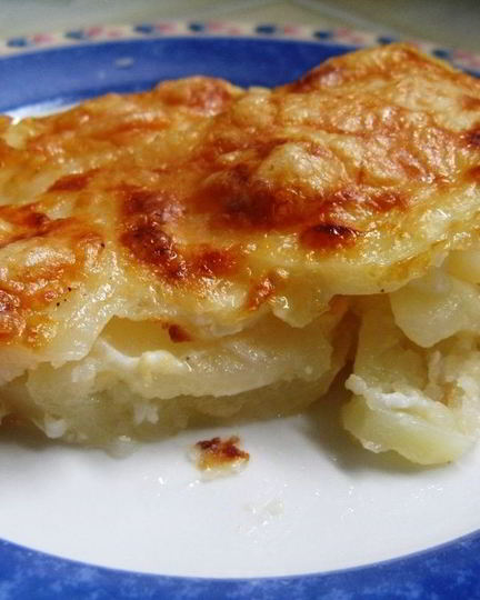 Рецепт картошки, запеченной под сыром в духовке