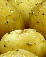 Молодой картофель, запеченный в духовке