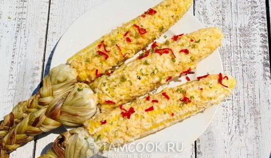 печеная на углях кукуруза с сыром