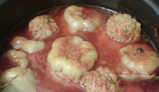 перец, фаршированный мясом и рисом