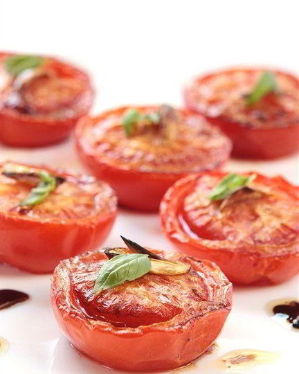 Рецепт помидоров на гриле с чесноком, орегано и пекорино-романо