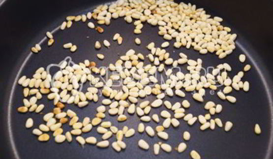 стручковая фасоль с кедровыми орешками