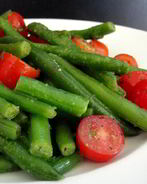 Стручковая фасоль с помидорами черри