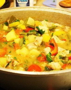 Тажин с мясом, зеленой фасолью и помидорами