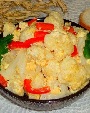 Цветная капуста с яйцом на сковороде